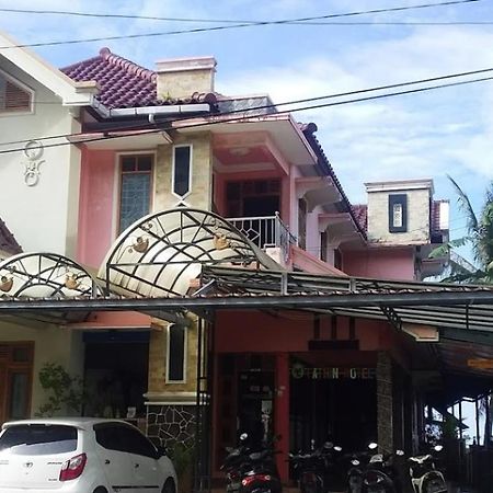 Oyo Life 93055 Fathin Hotel Sangkapura Ngoại thất bức ảnh